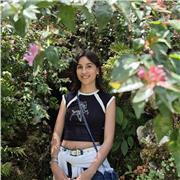 Profesora de Lengua Castellana y literatura cercana y con conocimientos sobre la teoría literaria y el cine